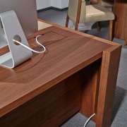 freeport-detalle-nogal-natural-piel-gris-piedra-23